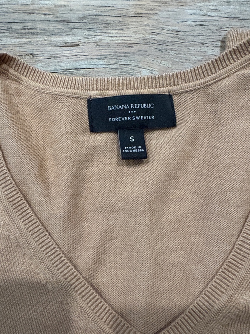 2 Banana Republic womens V-Neck Sweaters - Black & Camel 60% cotton - Picture 3 of 3